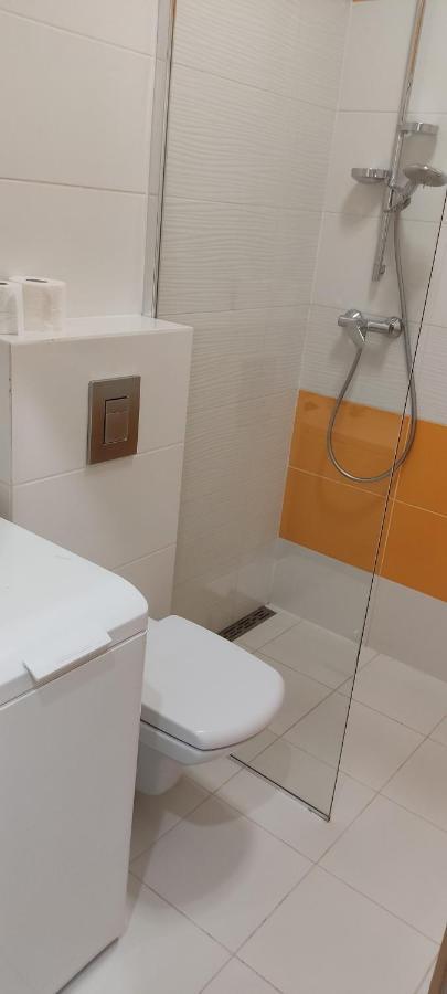 Be My Guest- Fontany Luxury Apartment Metro Wi-Fi Free Parking Zone وارسو المظهر الخارجي الصورة